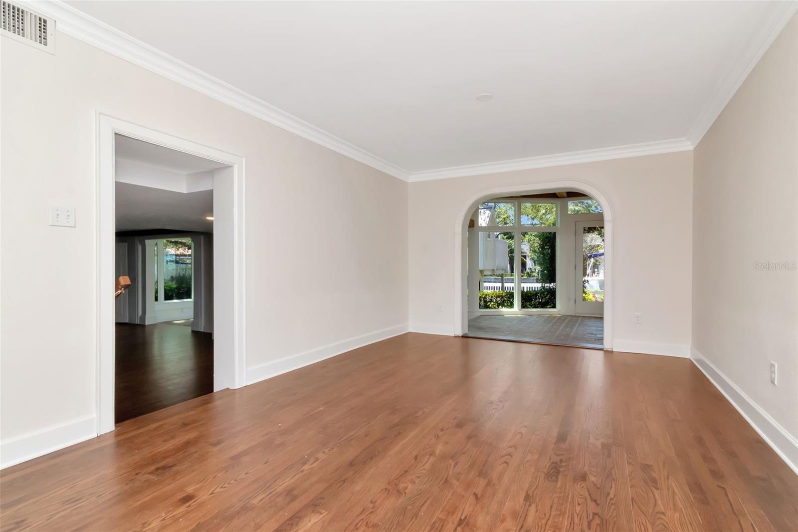 Image 13 of 53 For 560 Bosphorous Avenue
