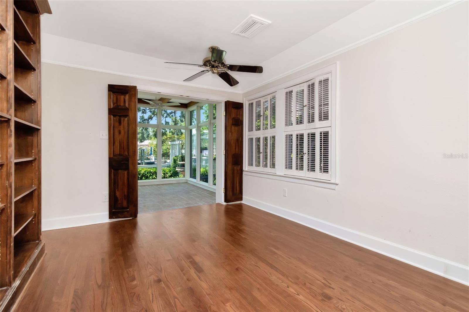 Image 14 of 53 For 560 Bosphorous Avenue
