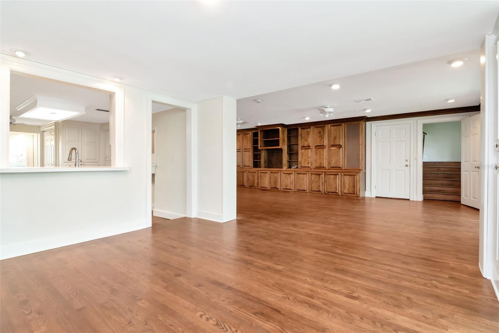 Image 21 of 53 For 560 Bosphorous Avenue