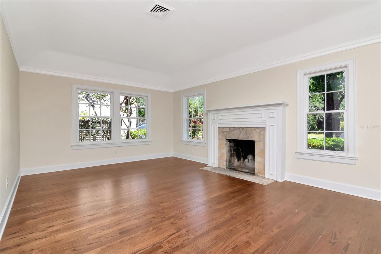 Image 9 of 53 For 560 Bosphorous Avenue