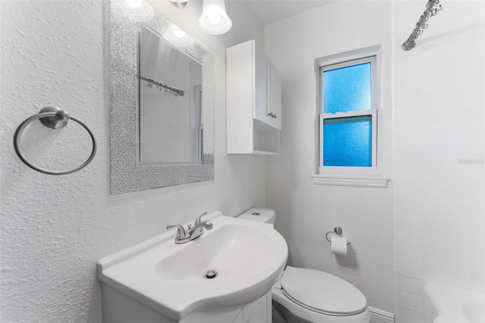 Listing photo id 11 for 3215 Villa Rosa Street