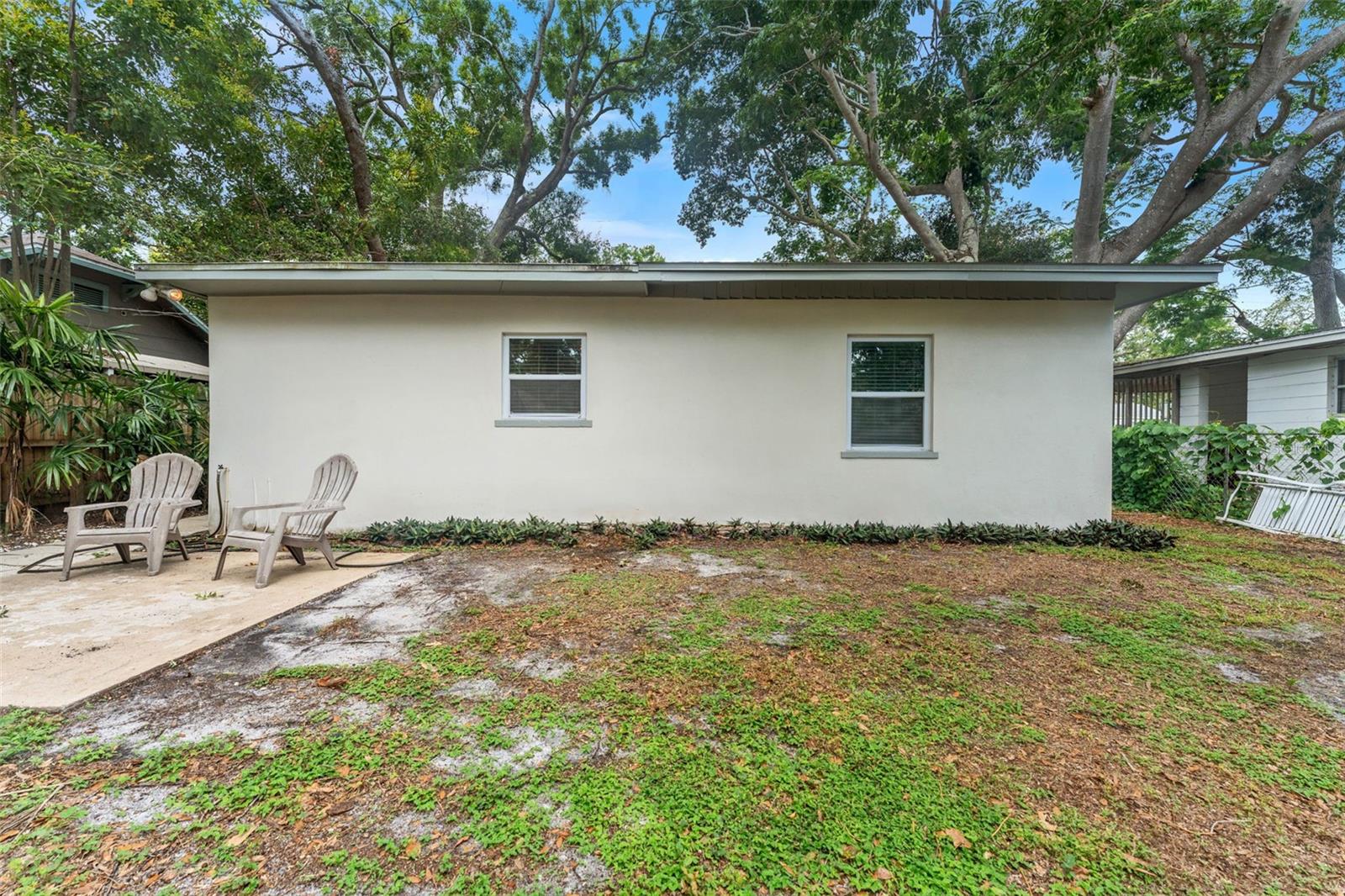 Listing photo id 19 for 3215 Villa Rosa Street