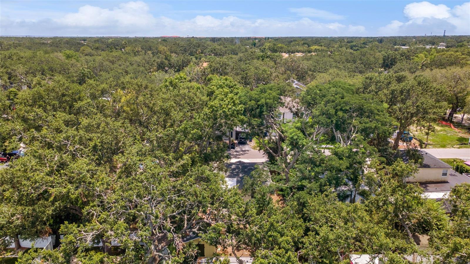 Listing photo id 22 for 3215 Villa Rosa Street