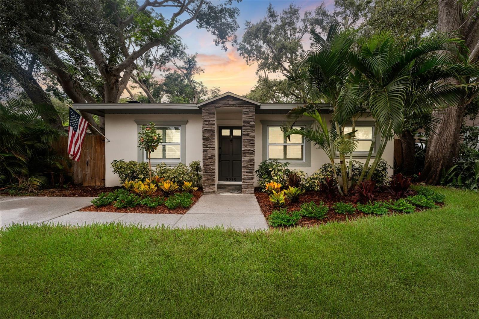 Listing photo id 30 for 3215 Villa Rosa Street