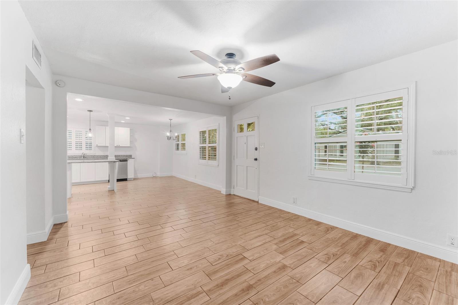 Listing photo id 4 for 3215 Villa Rosa Street