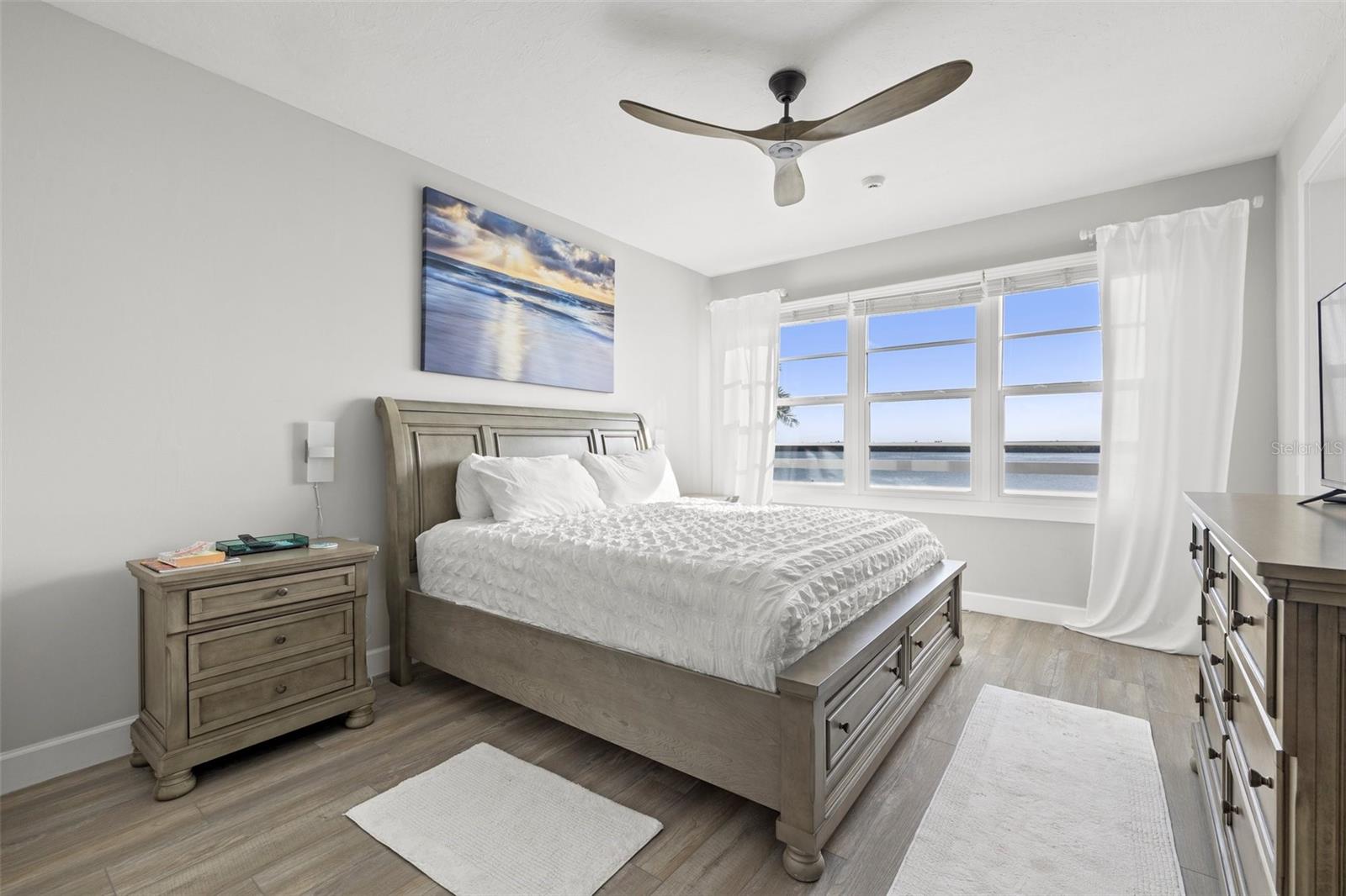Image 15 of 28 For 615 Dream Island Place 210