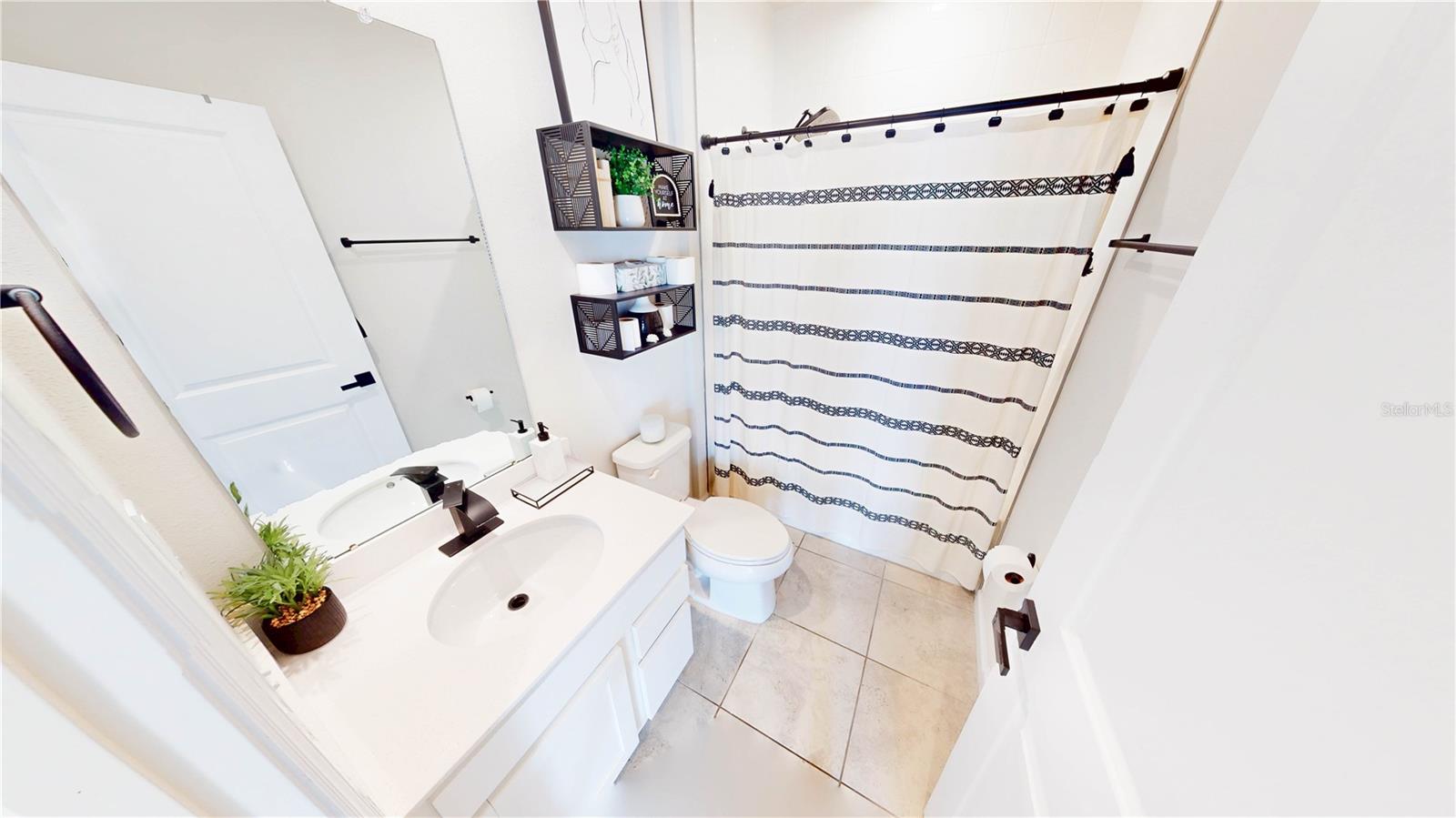 Listing photo id 10 for 191 Brofield Street
