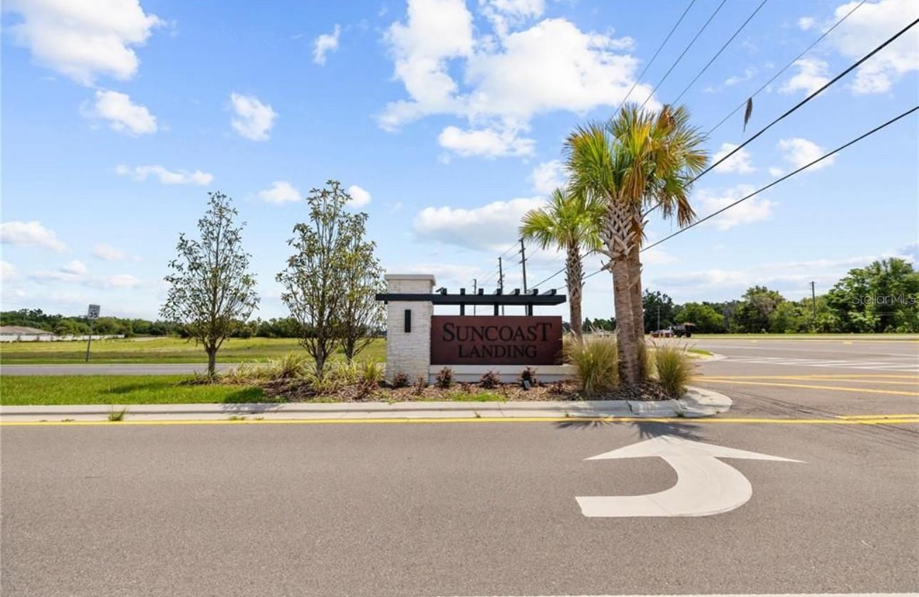 Listing photo id 12 for 191 Brofield Street