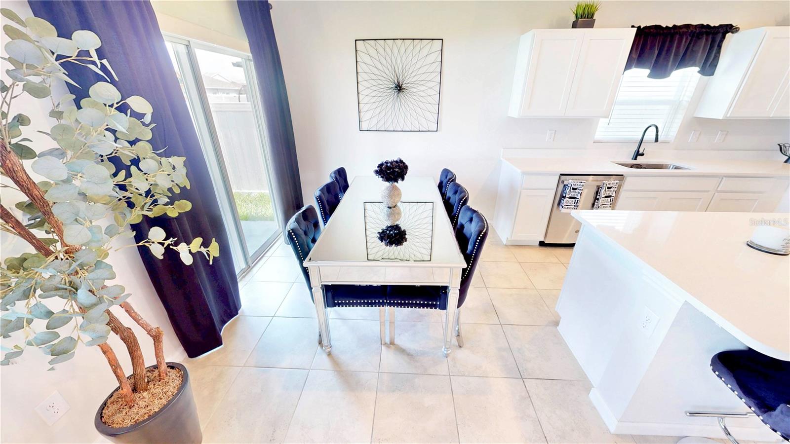 Listing photo id 4 for 191 Brofield Street
