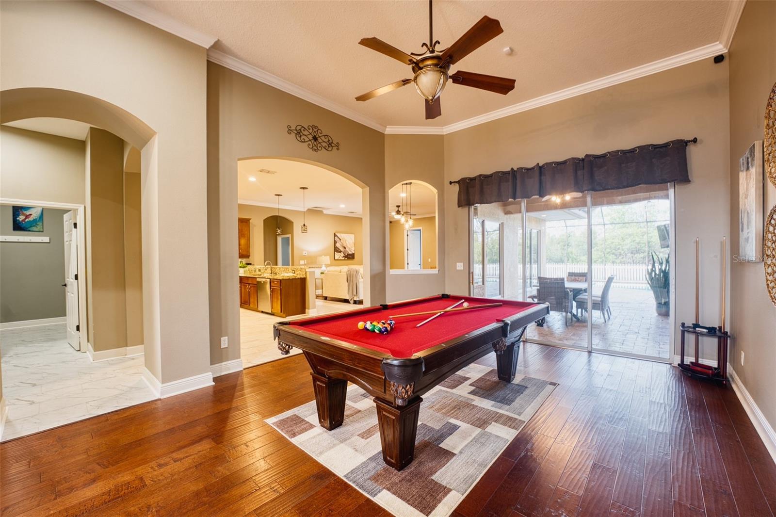 Listing photo id 8 for 10513 Palm Cove Avenue