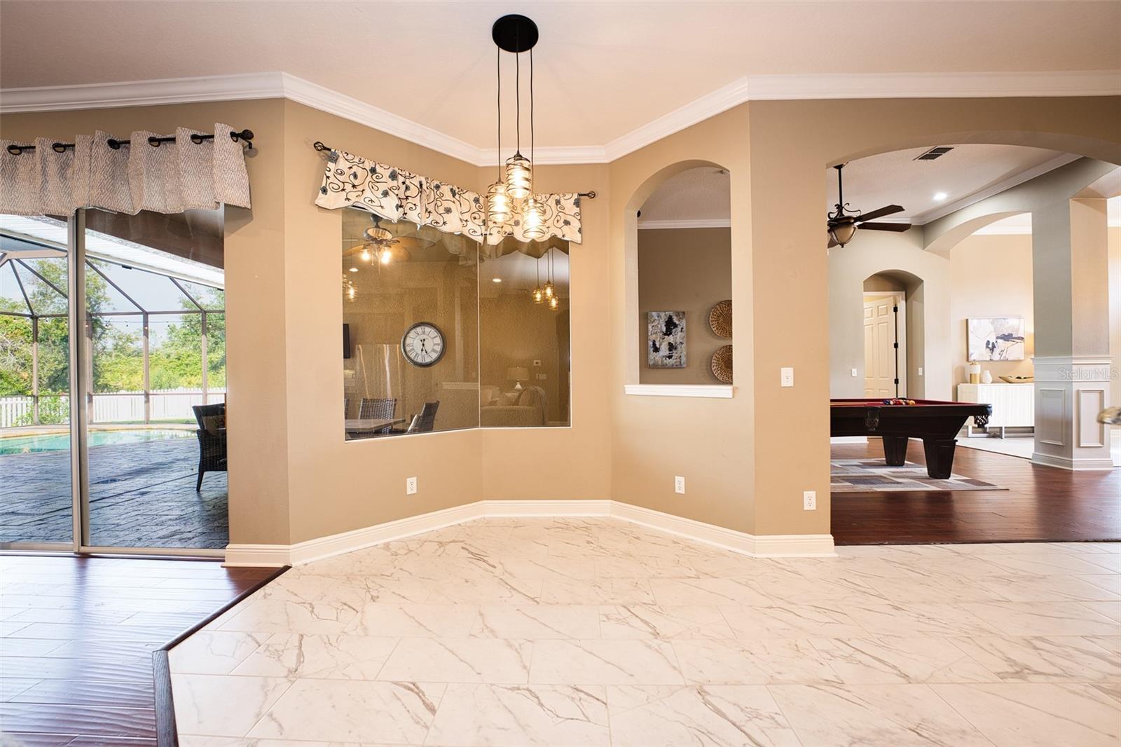 Listing photo id 10 for 10513 Palm Cove Avenue