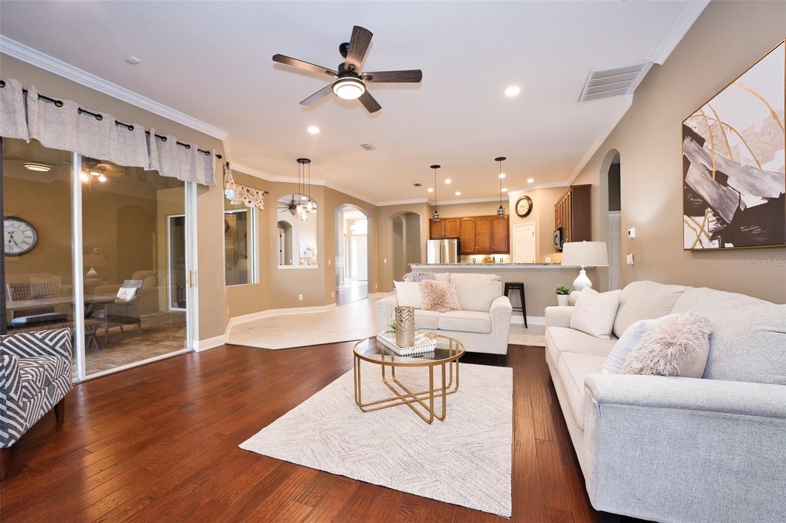 Listing photo id 13 for 10513 Palm Cove Avenue
