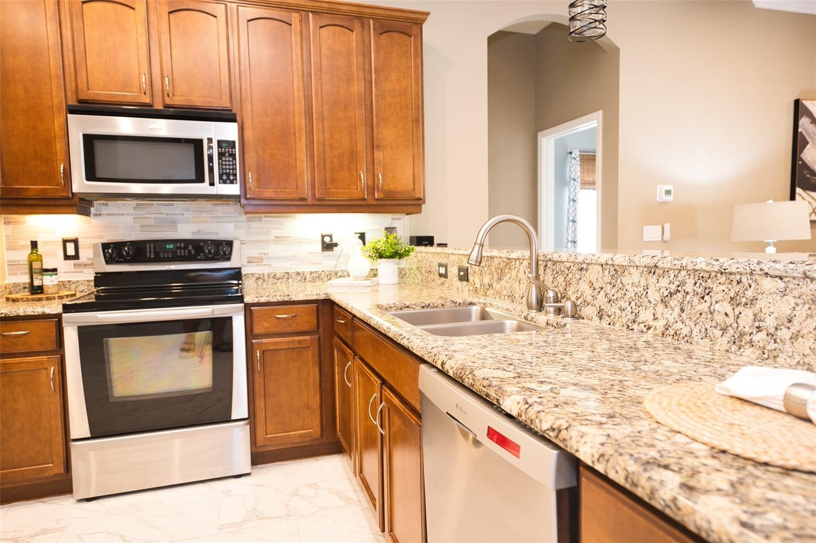 Listing photo id 14 for 10513 Palm Cove Avenue