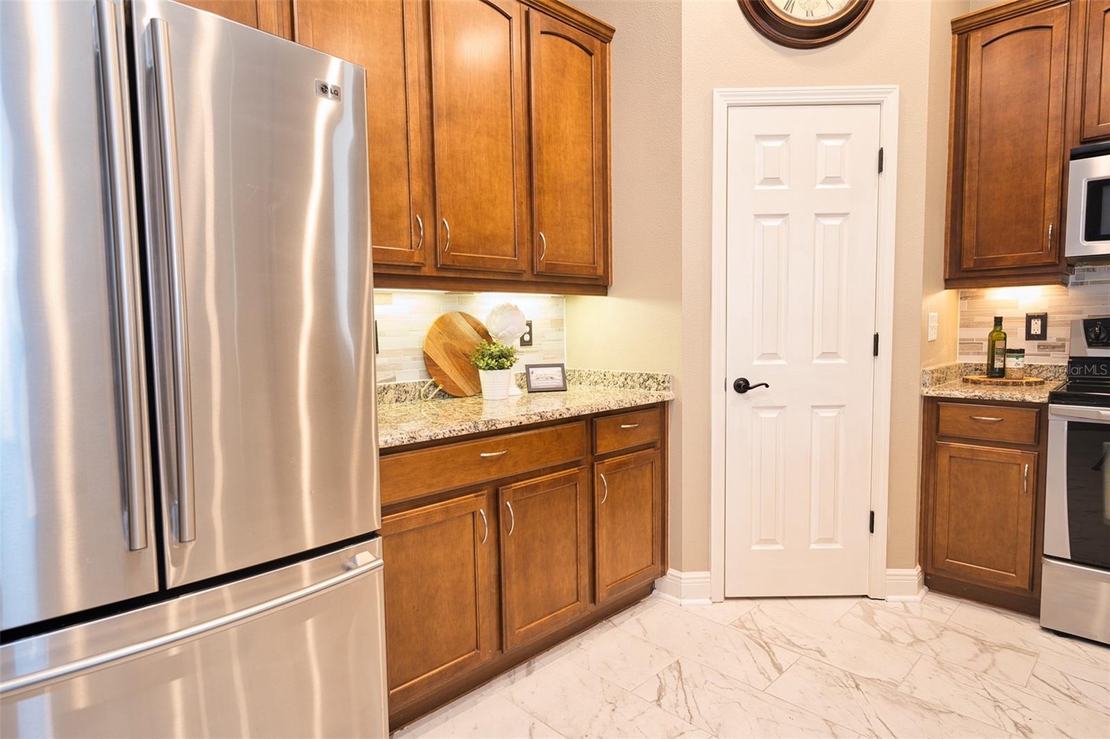 Listing photo id 15 for 10513 Palm Cove Avenue