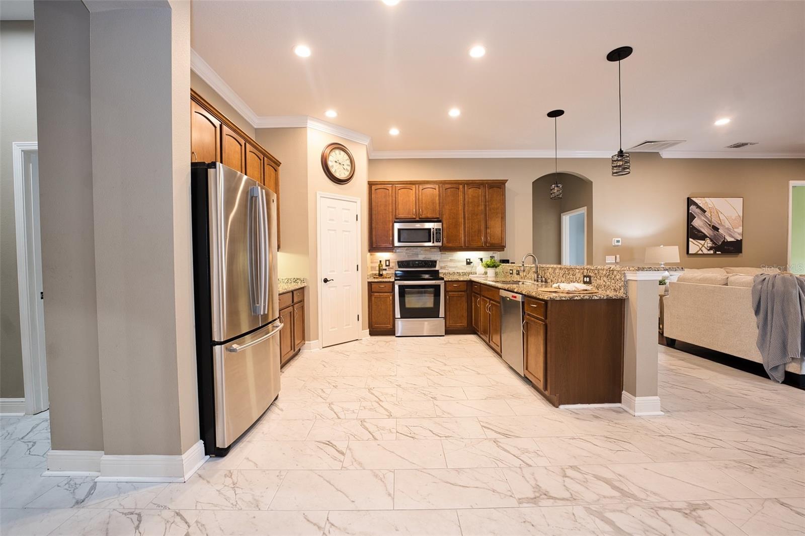 Listing photo id 16 for 10513 Palm Cove Avenue