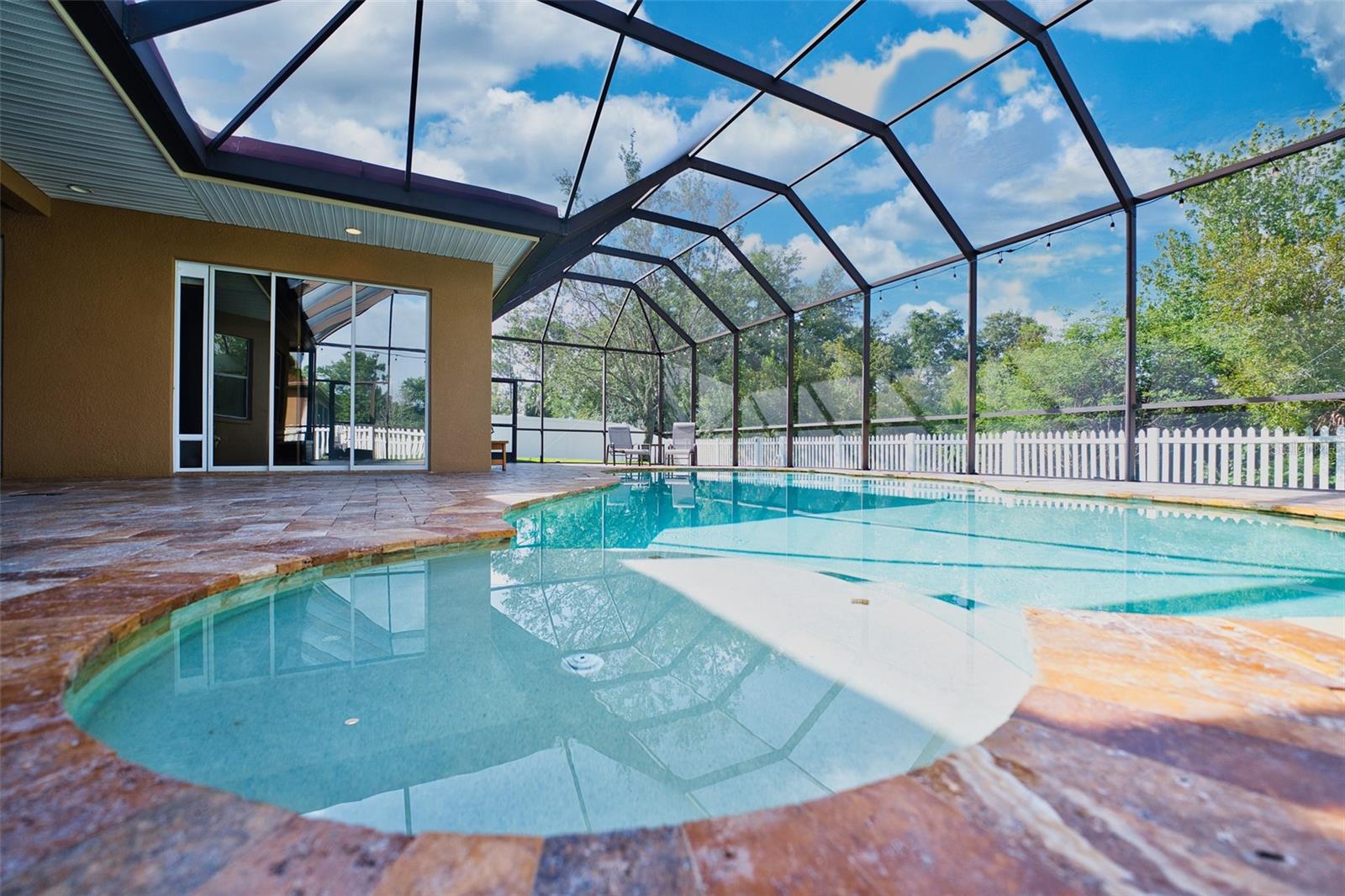 Listing photo id 0 for 10513 Palm Cove Avenue
