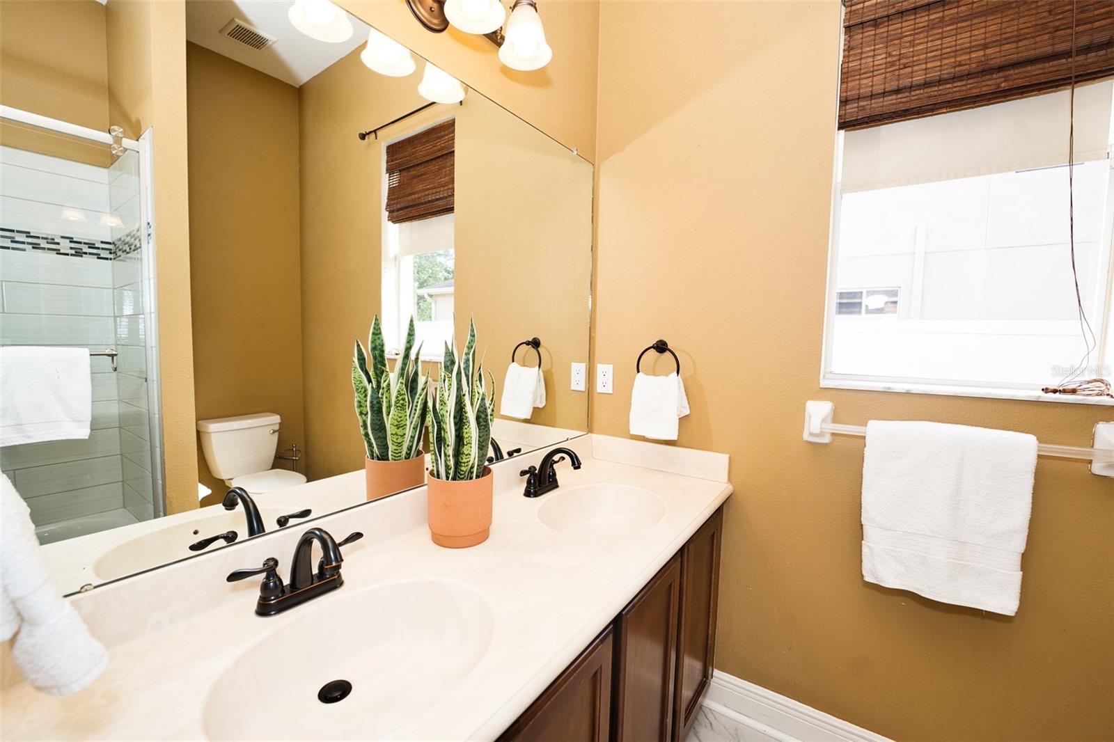 Listing photo id 19 for 10513 Palm Cove Avenue
