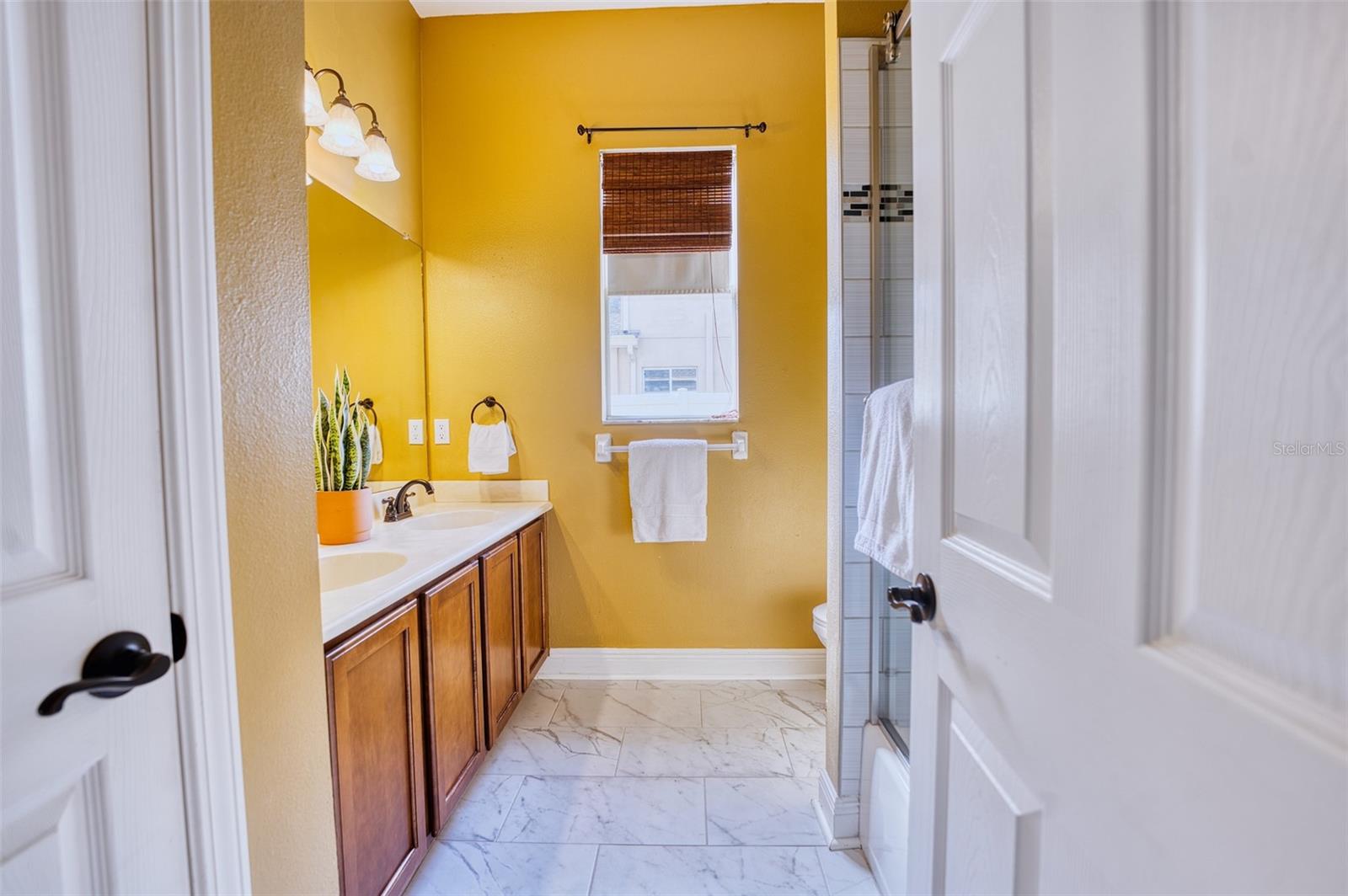Listing photo id 20 for 10513 Palm Cove Avenue