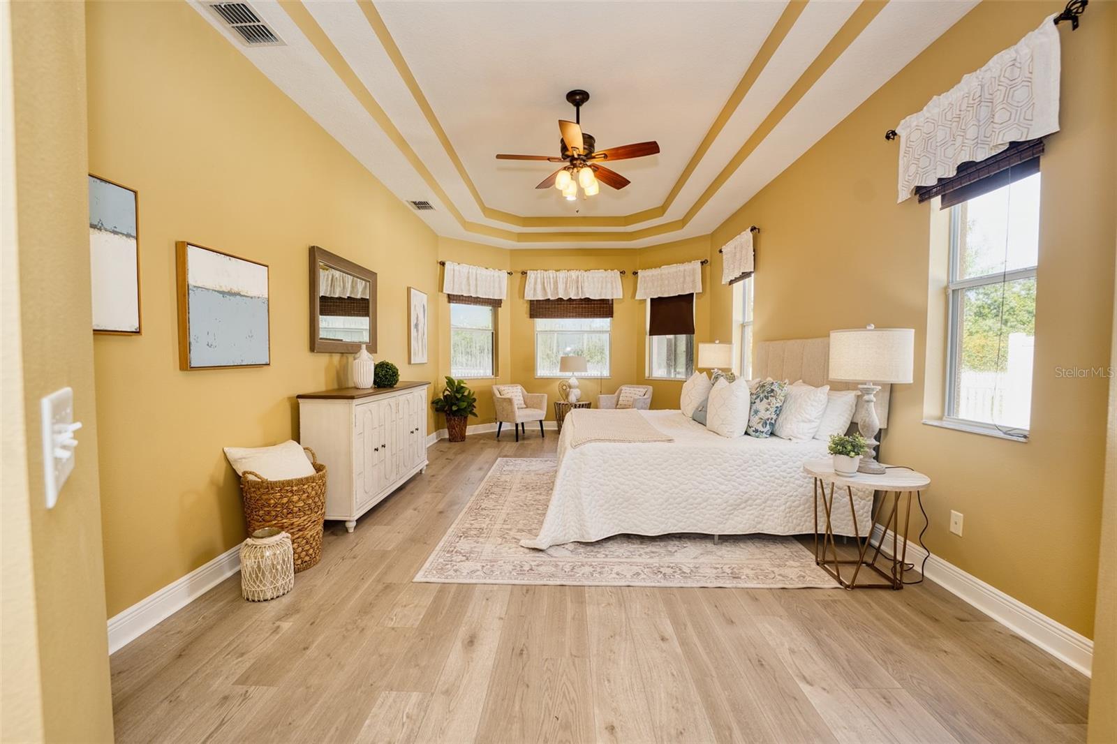 Listing photo id 26 for 10513 Palm Cove Avenue