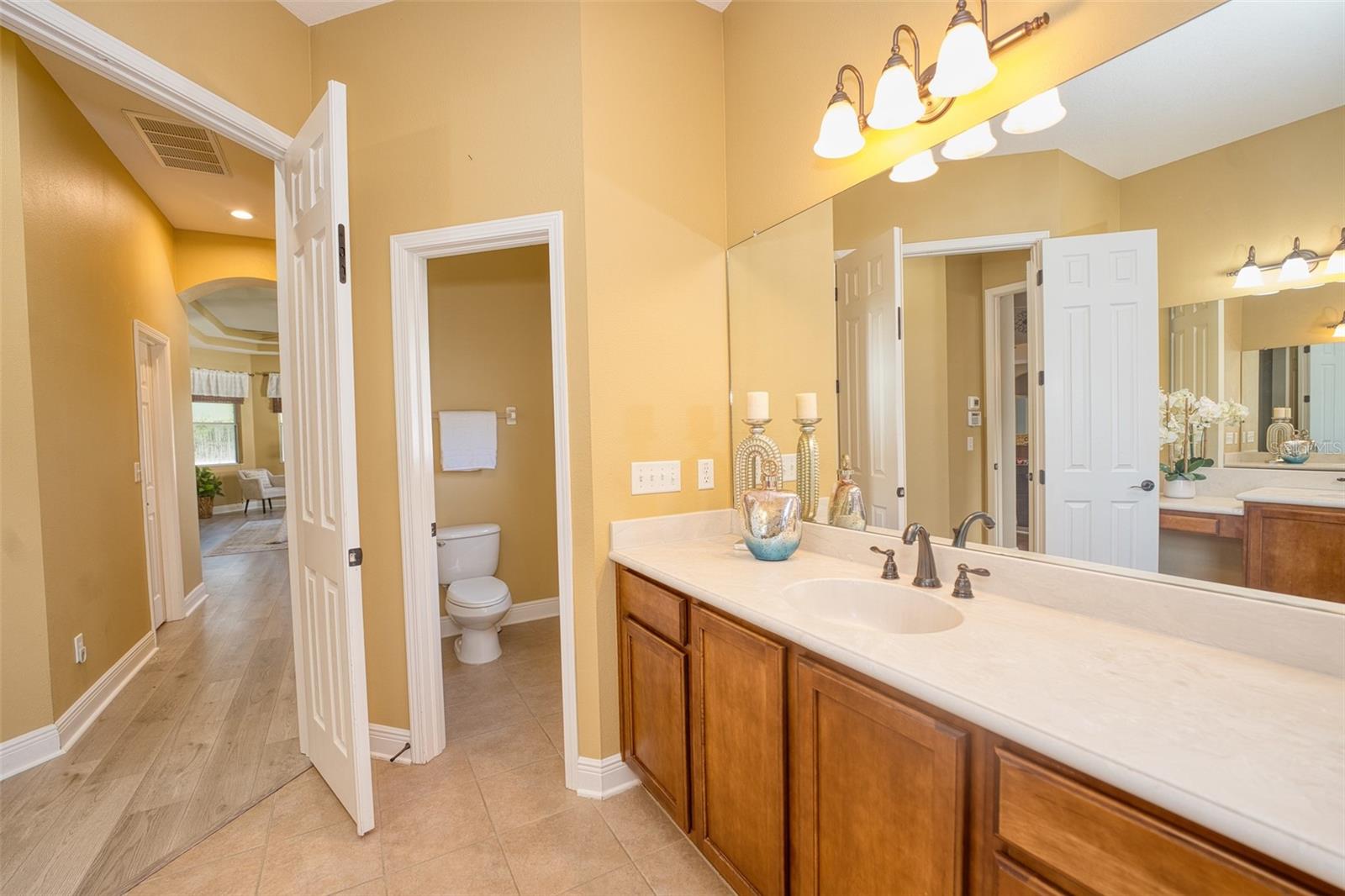 Listing photo id 29 for 10513 Palm Cove Avenue