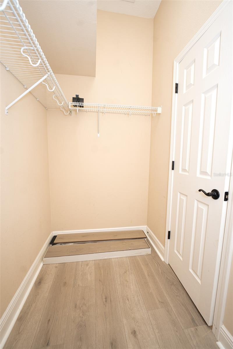 Listing photo id 32 for 10513 Palm Cove Avenue