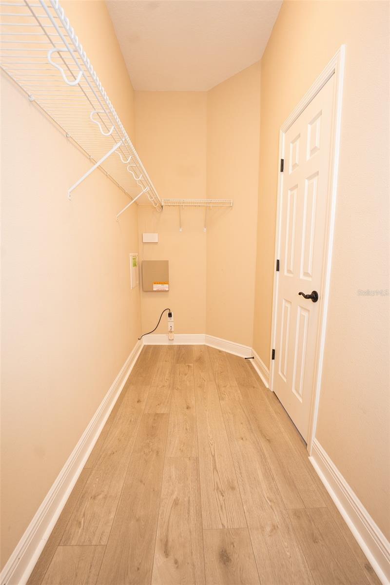 Listing photo id 33 for 10513 Palm Cove Avenue