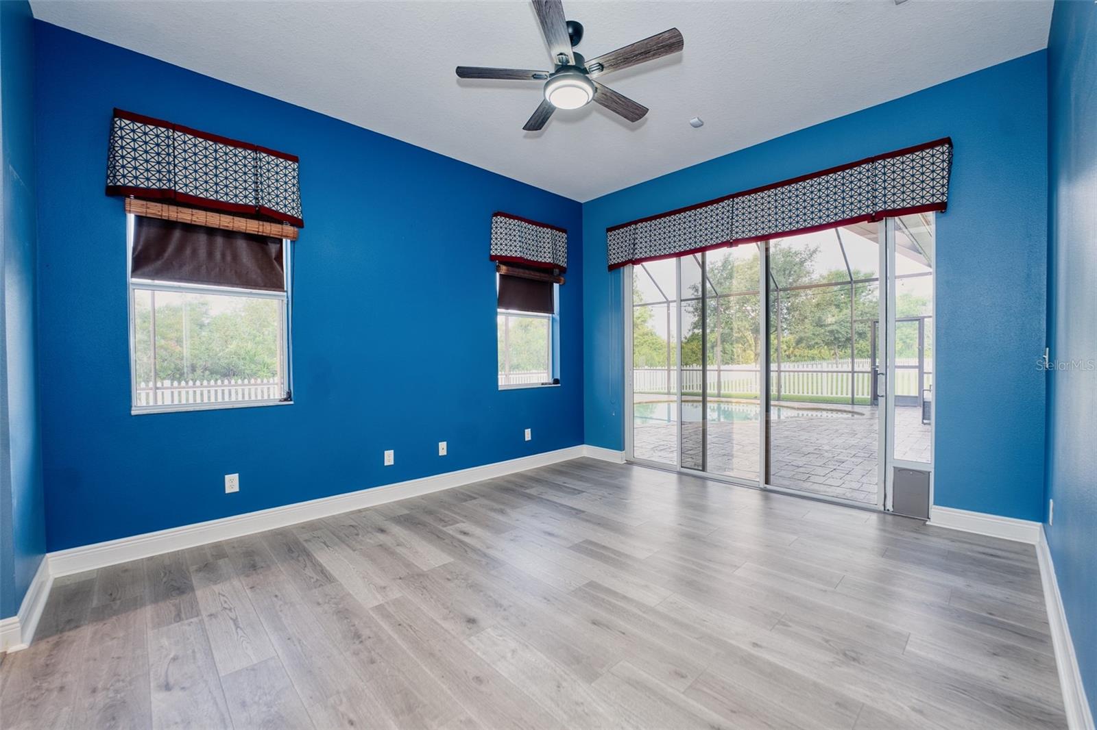 Listing photo id 35 for 10513 Palm Cove Avenue