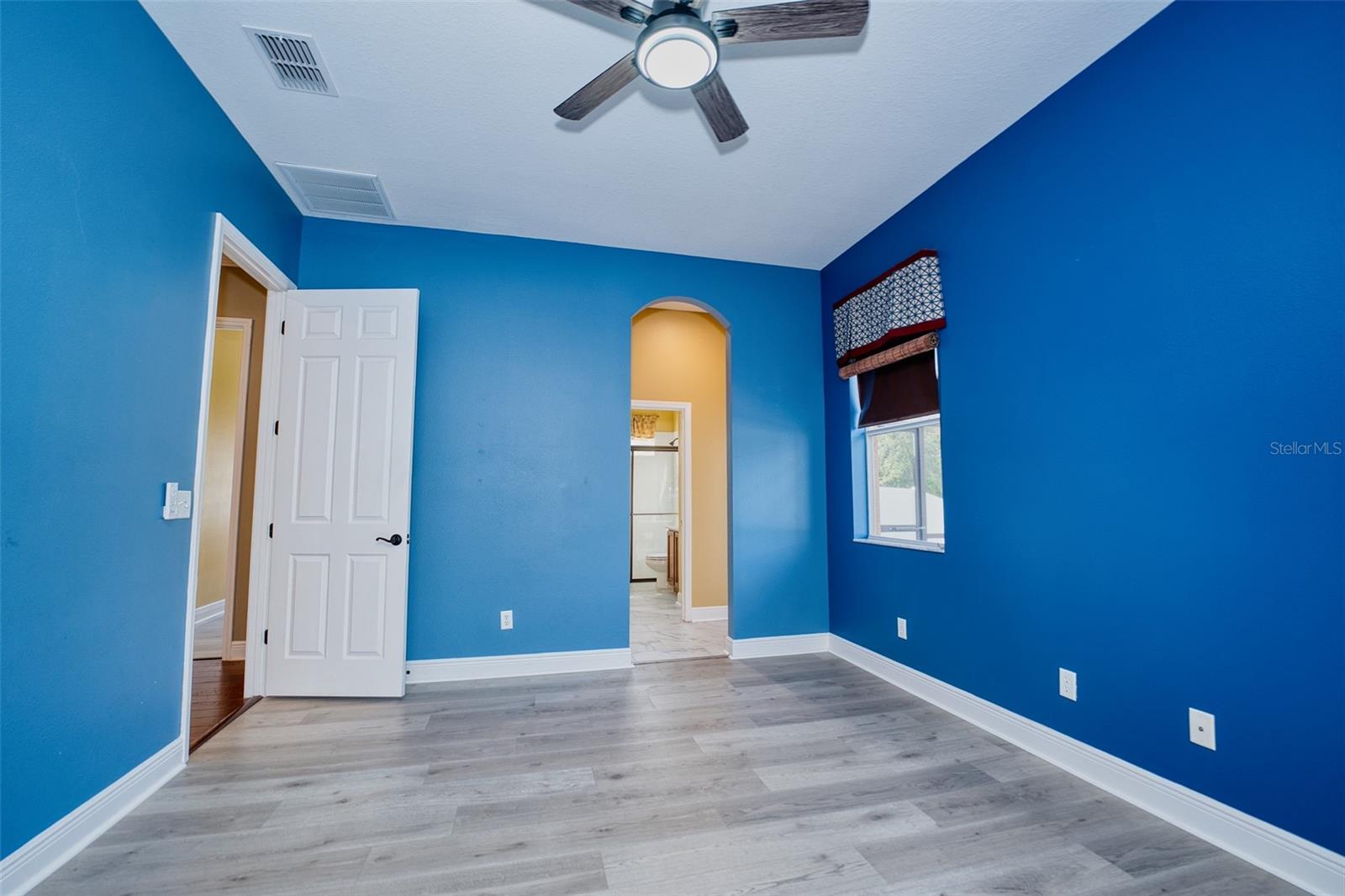 Listing photo id 36 for 10513 Palm Cove Avenue