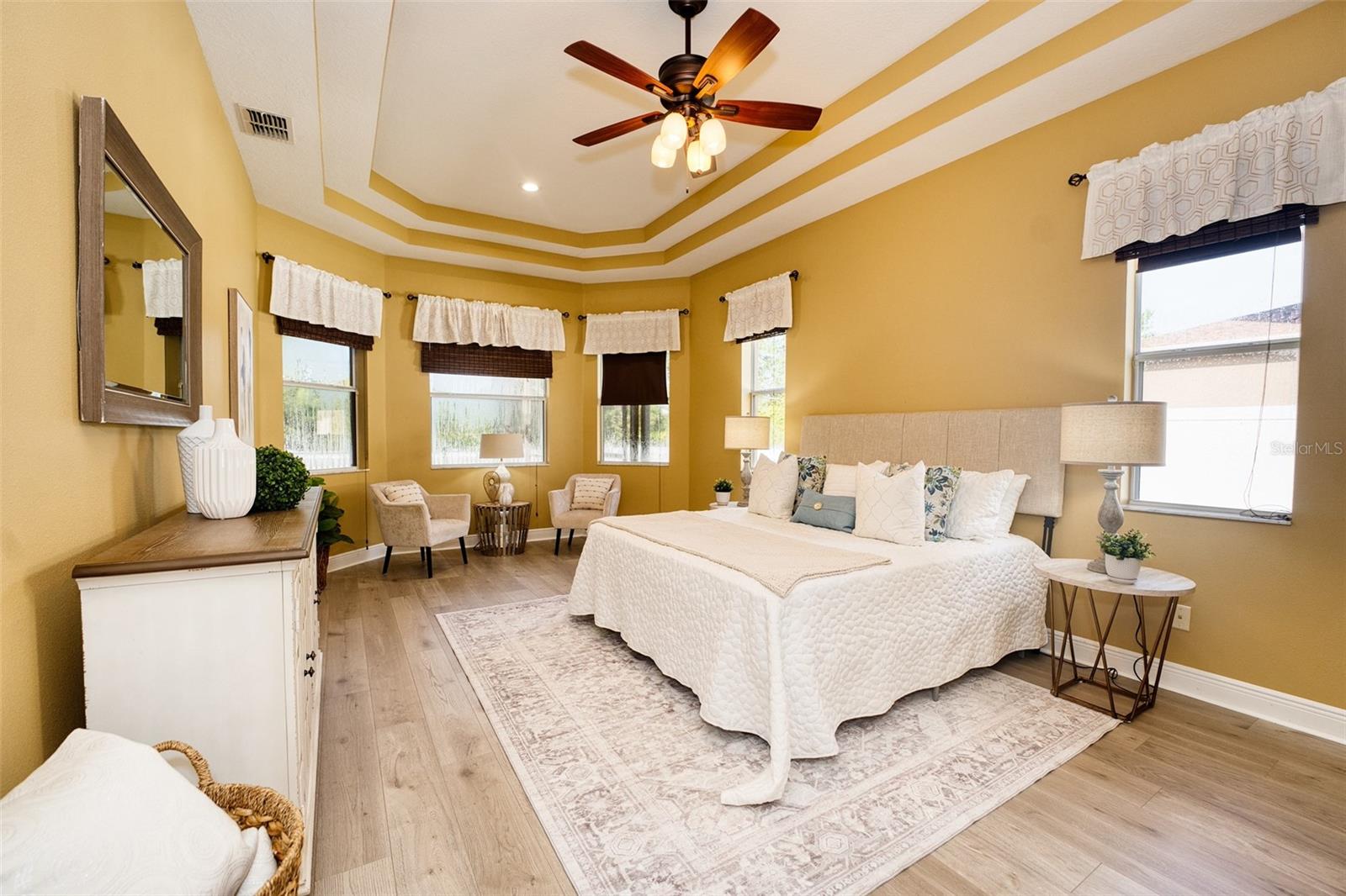 Listing photo id 2 for 10513 Palm Cove Avenue