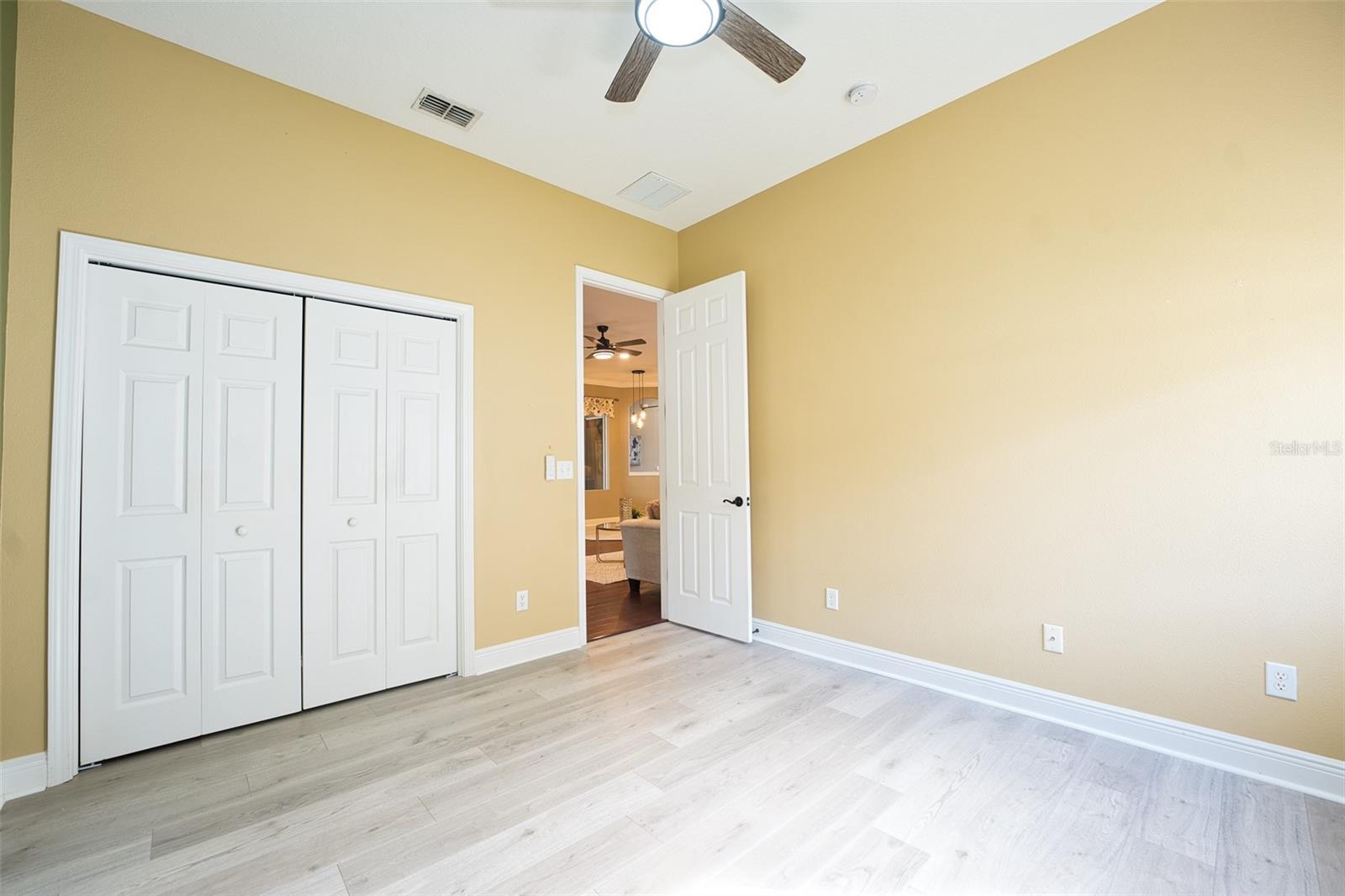 Listing photo id 40 for 10513 Palm Cove Avenue