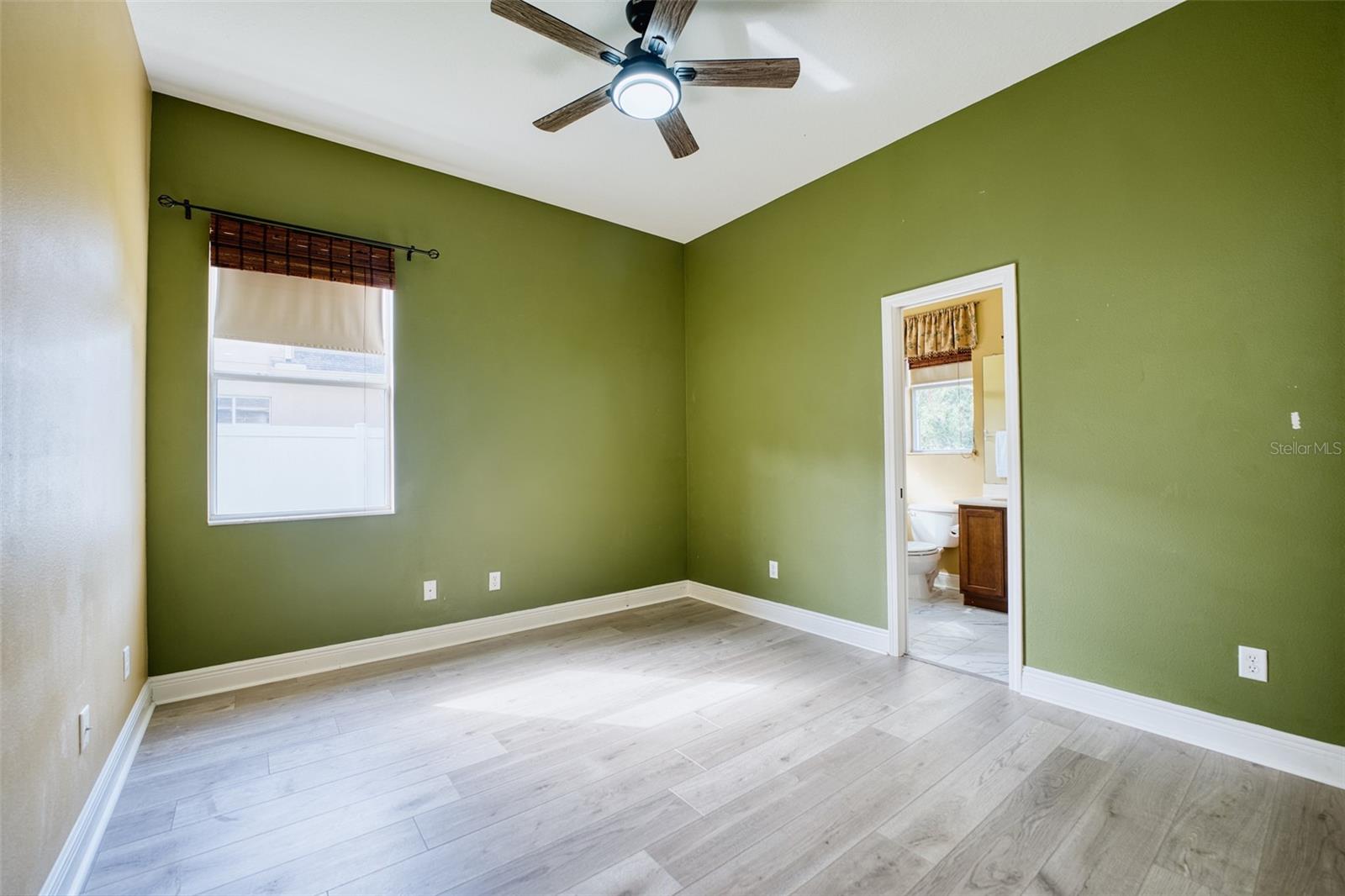 Listing photo id 41 for 10513 Palm Cove Avenue