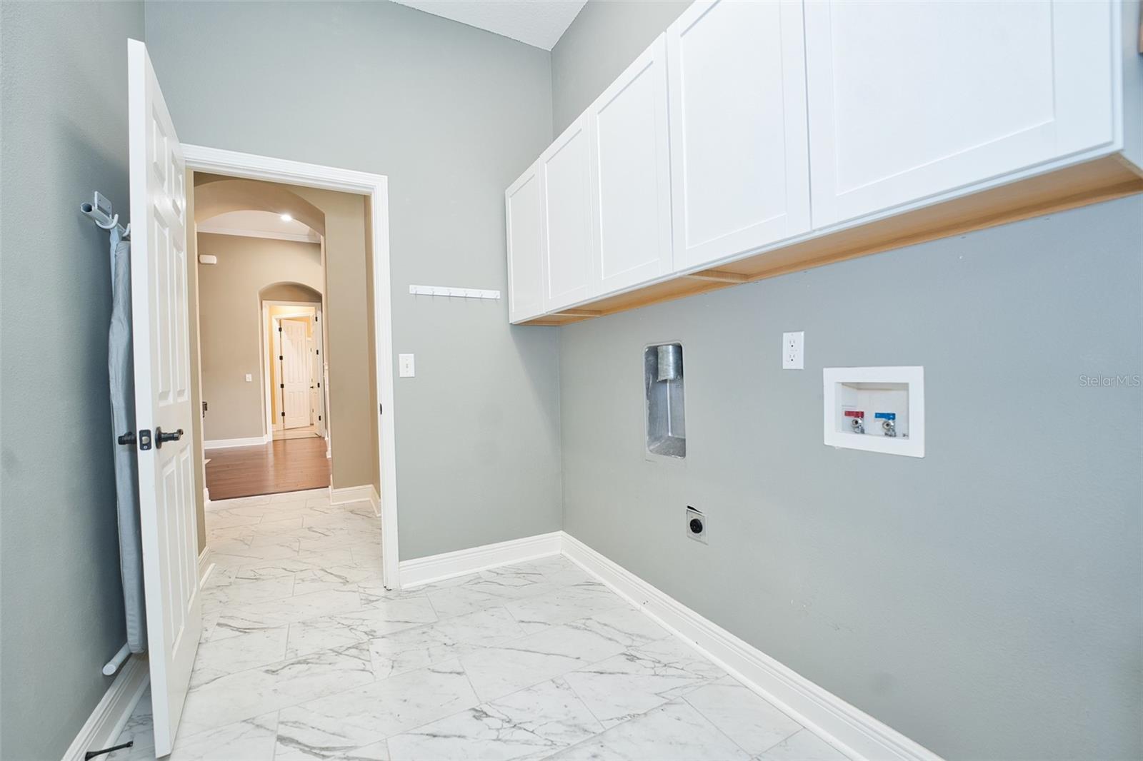 Listing photo id 45 for 10513 Palm Cove Avenue