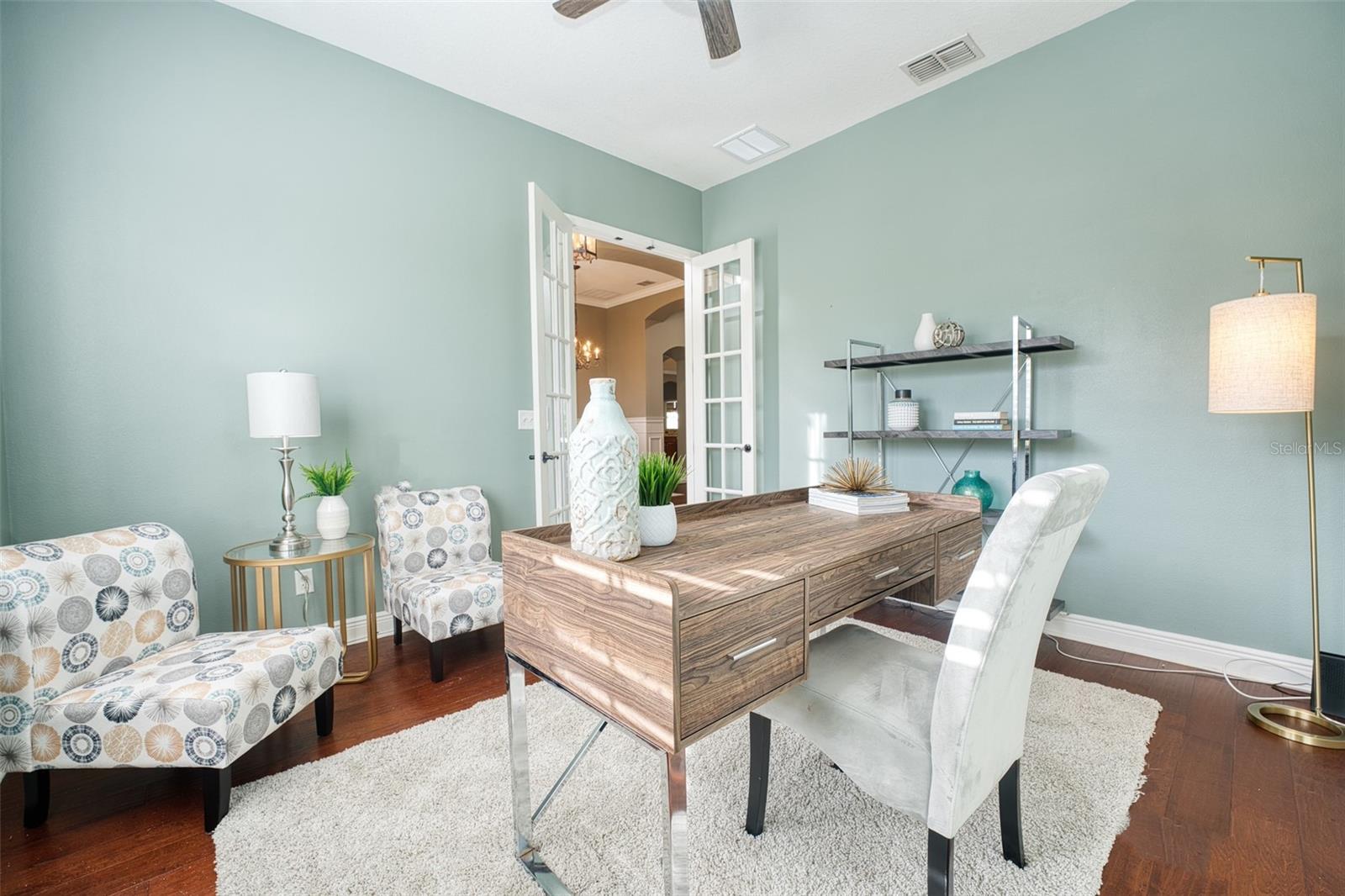 Listing photo id 3 for 10513 Palm Cove Avenue
