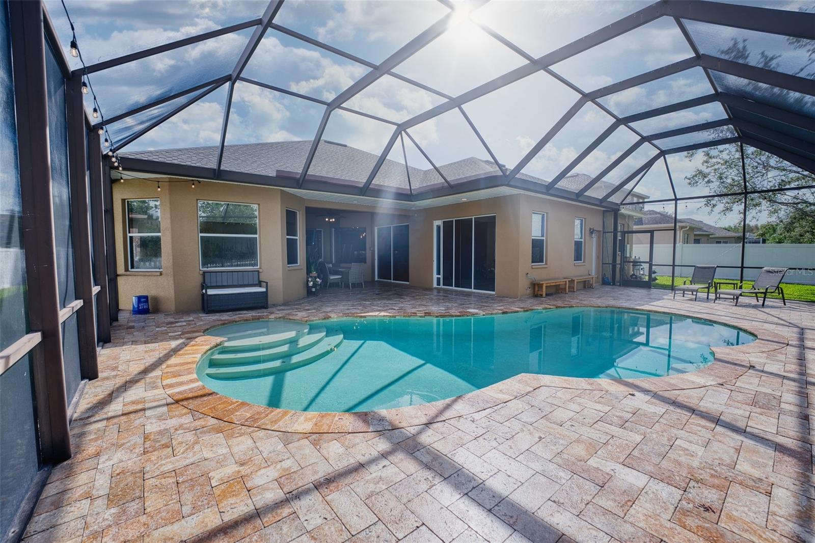 Listing photo id 49 for 10513 Palm Cove Avenue