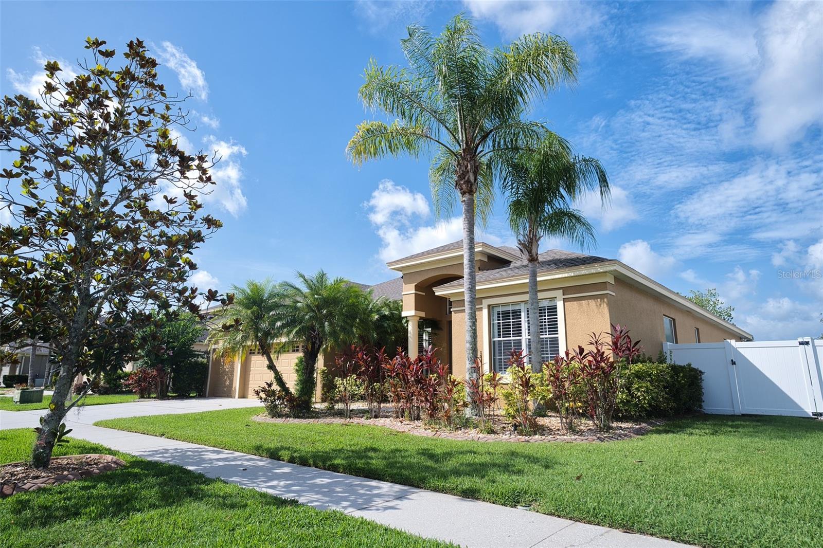 Listing photo id 56 for 10513 Palm Cove Avenue
