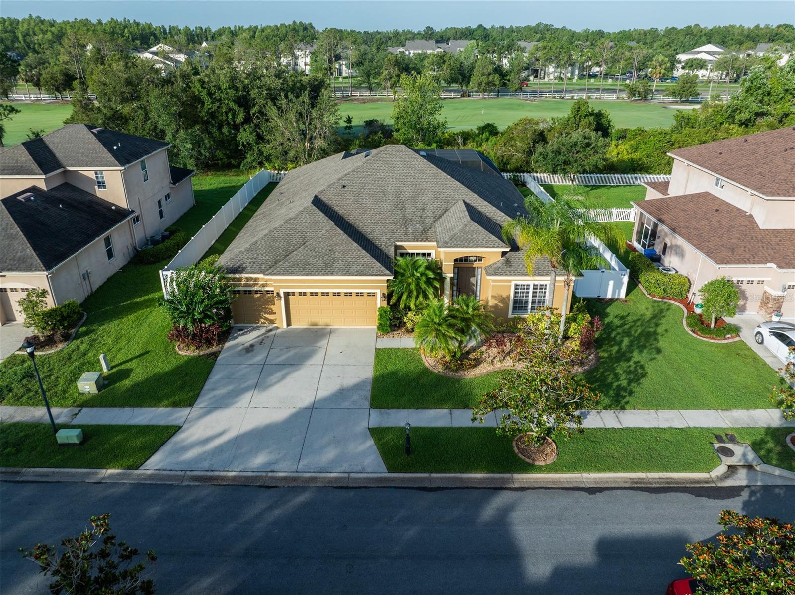 Listing photo id 57 for 10513 Palm Cove Avenue