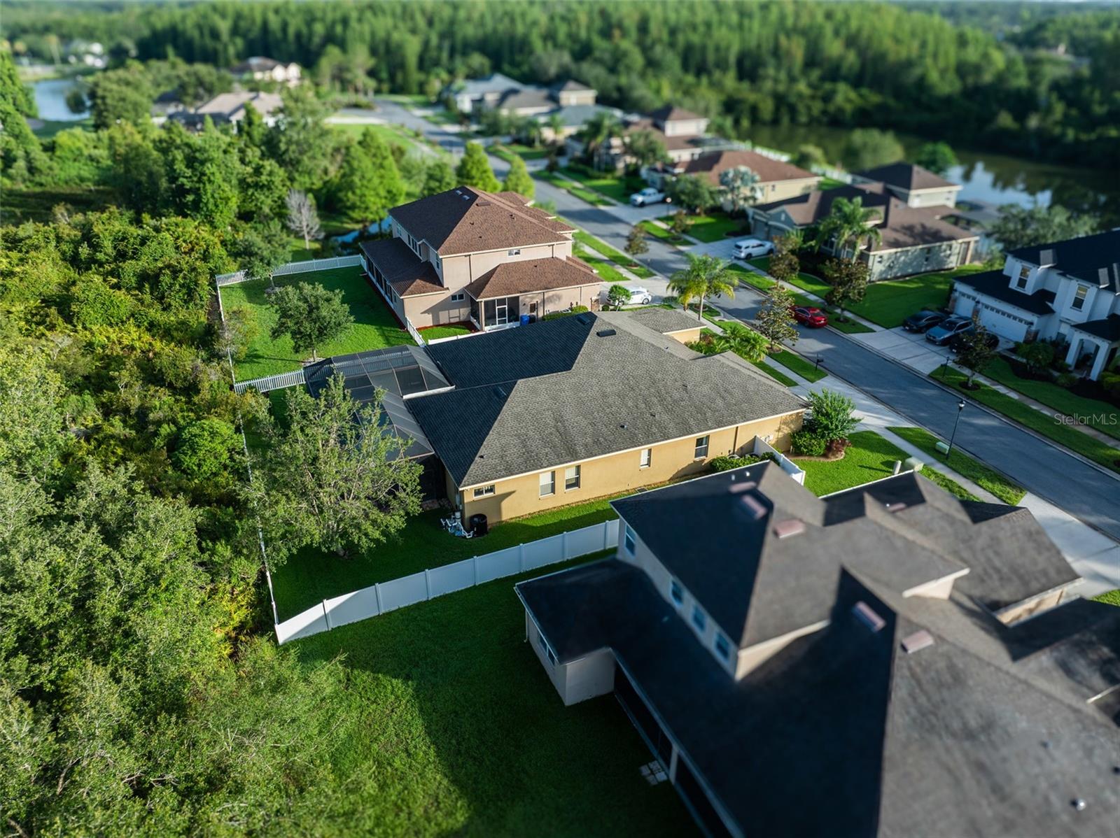 Listing photo id 59 for 10513 Palm Cove Avenue