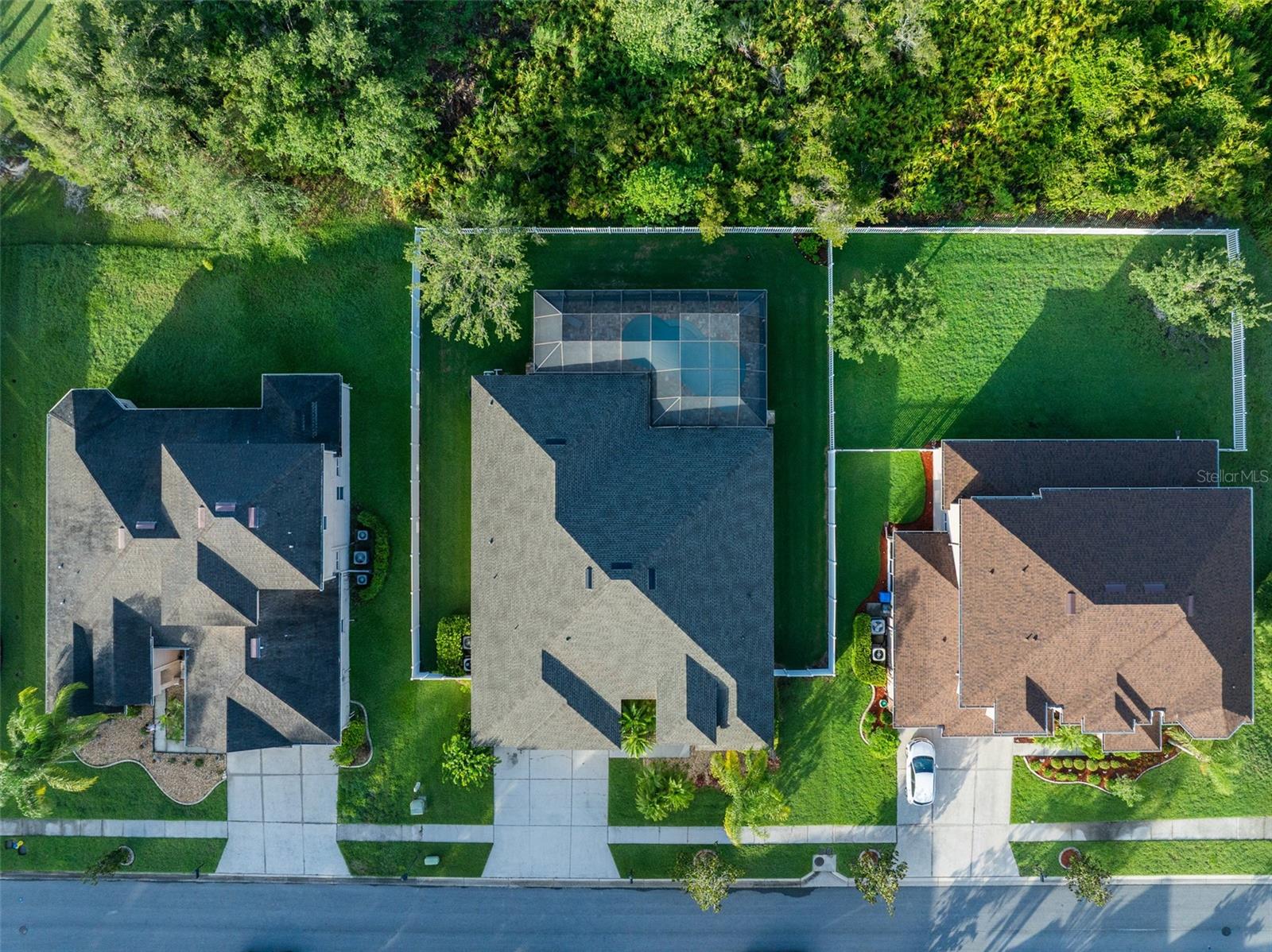 Listing photo id 61 for 10513 Palm Cove Avenue