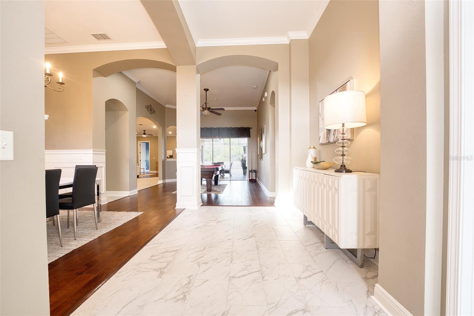 Listing photo id 5 for 10513 Palm Cove Avenue