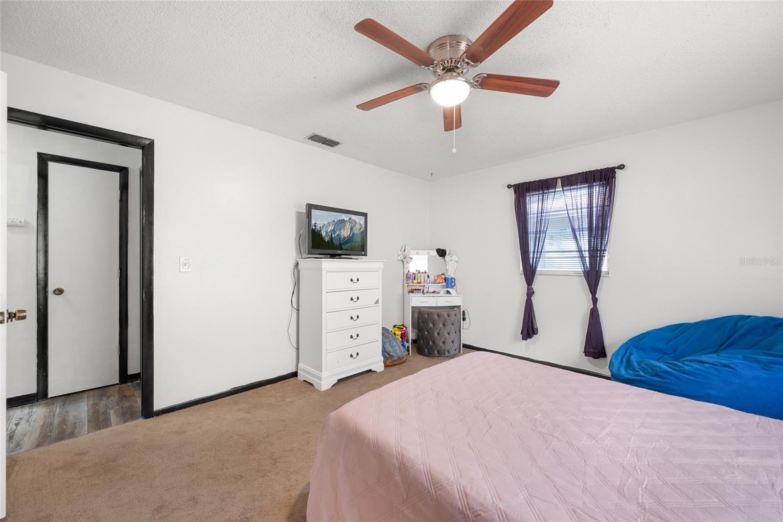 Image 26 of 44 For 5533 Golden Nugget Drive