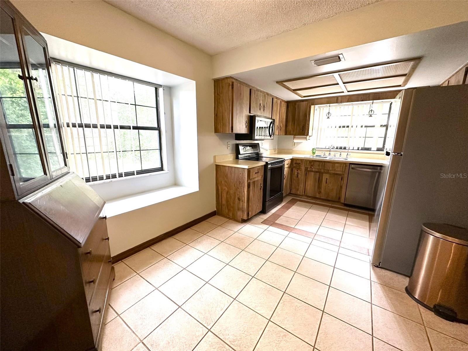 Image 17 of 29 For 6262 Rector Street