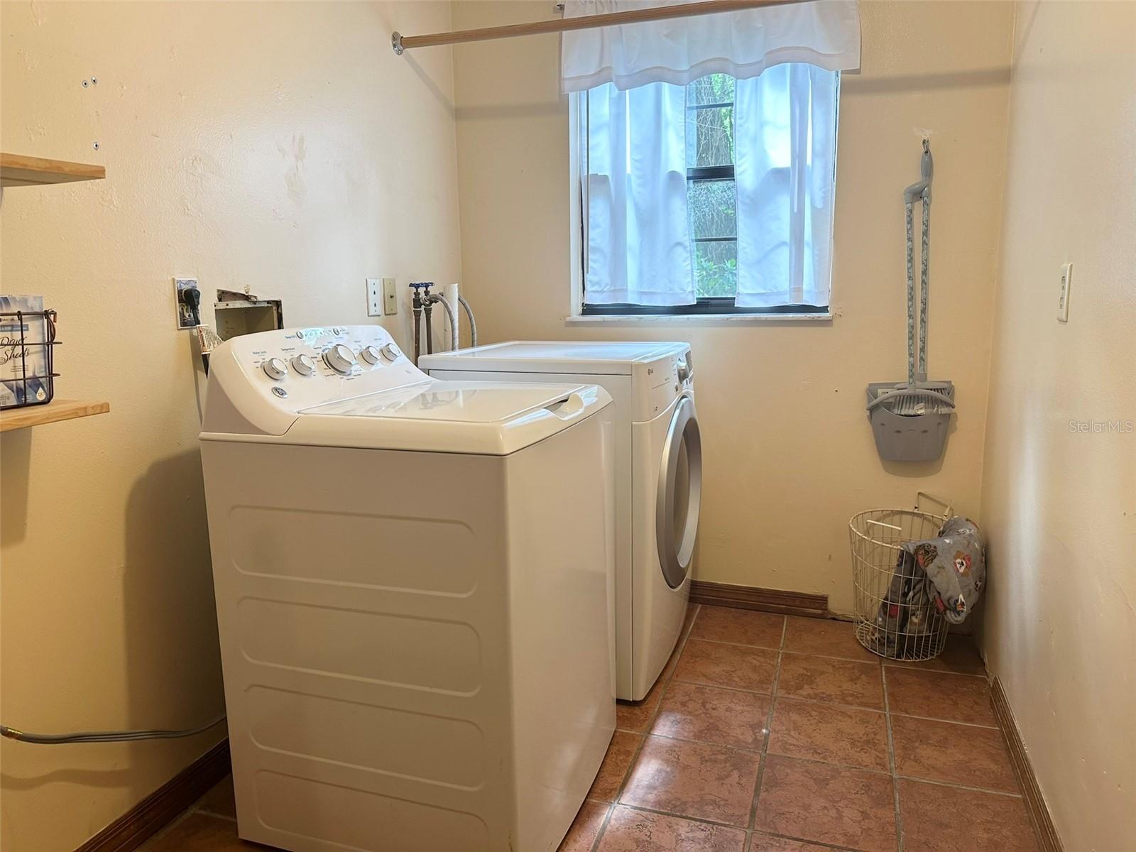 Image 21 of 29 For 6262 Rector Street
