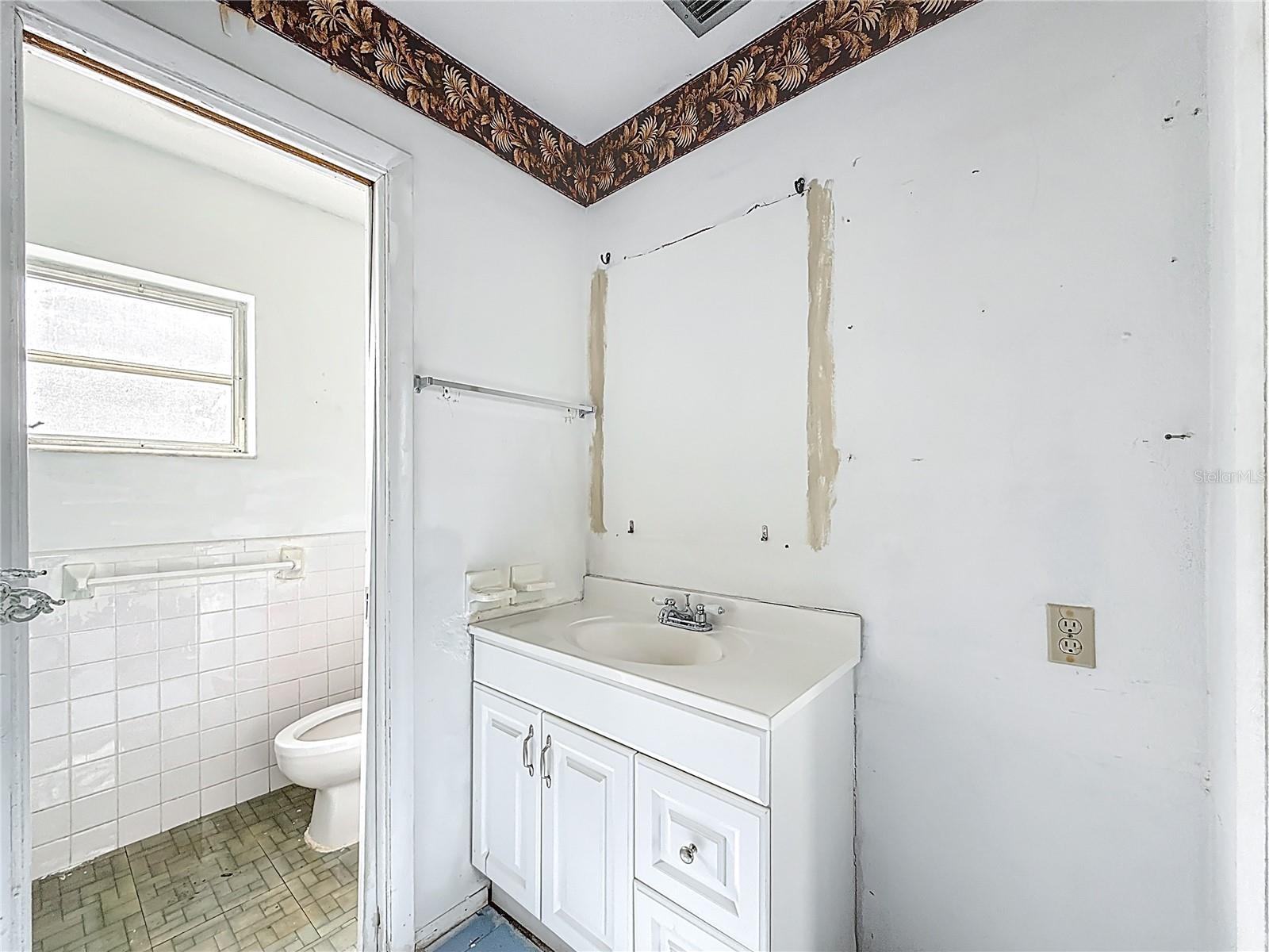 Image 33 of 44 For 5139 43rd Court