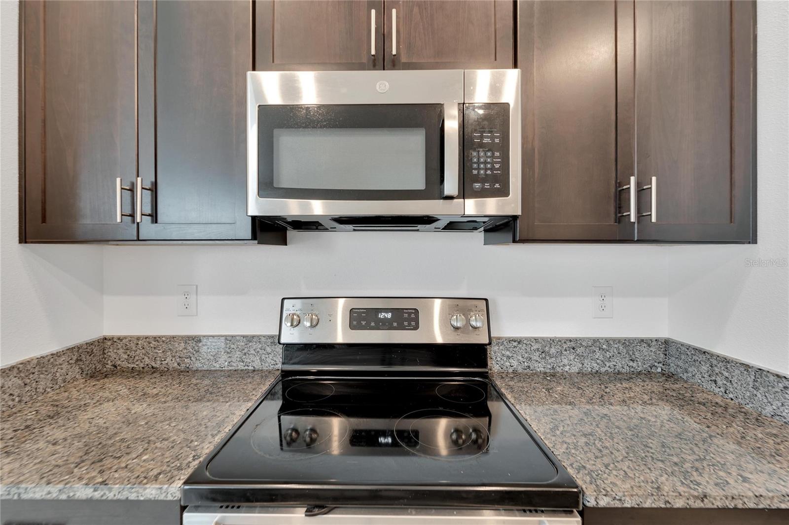 Listing photo id 11 for 3186 Oyster Cove Street