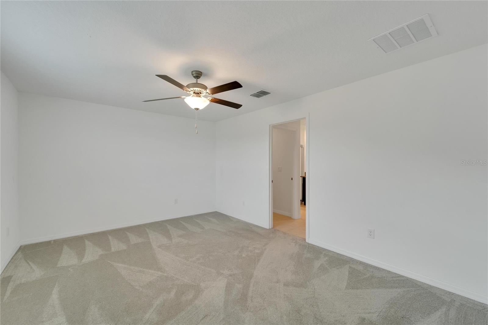 Listing photo id 12 for 3186 Oyster Cove Street