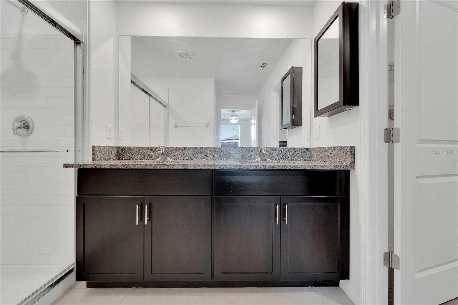 Listing photo id 19 for 3186 Oyster Cove Street