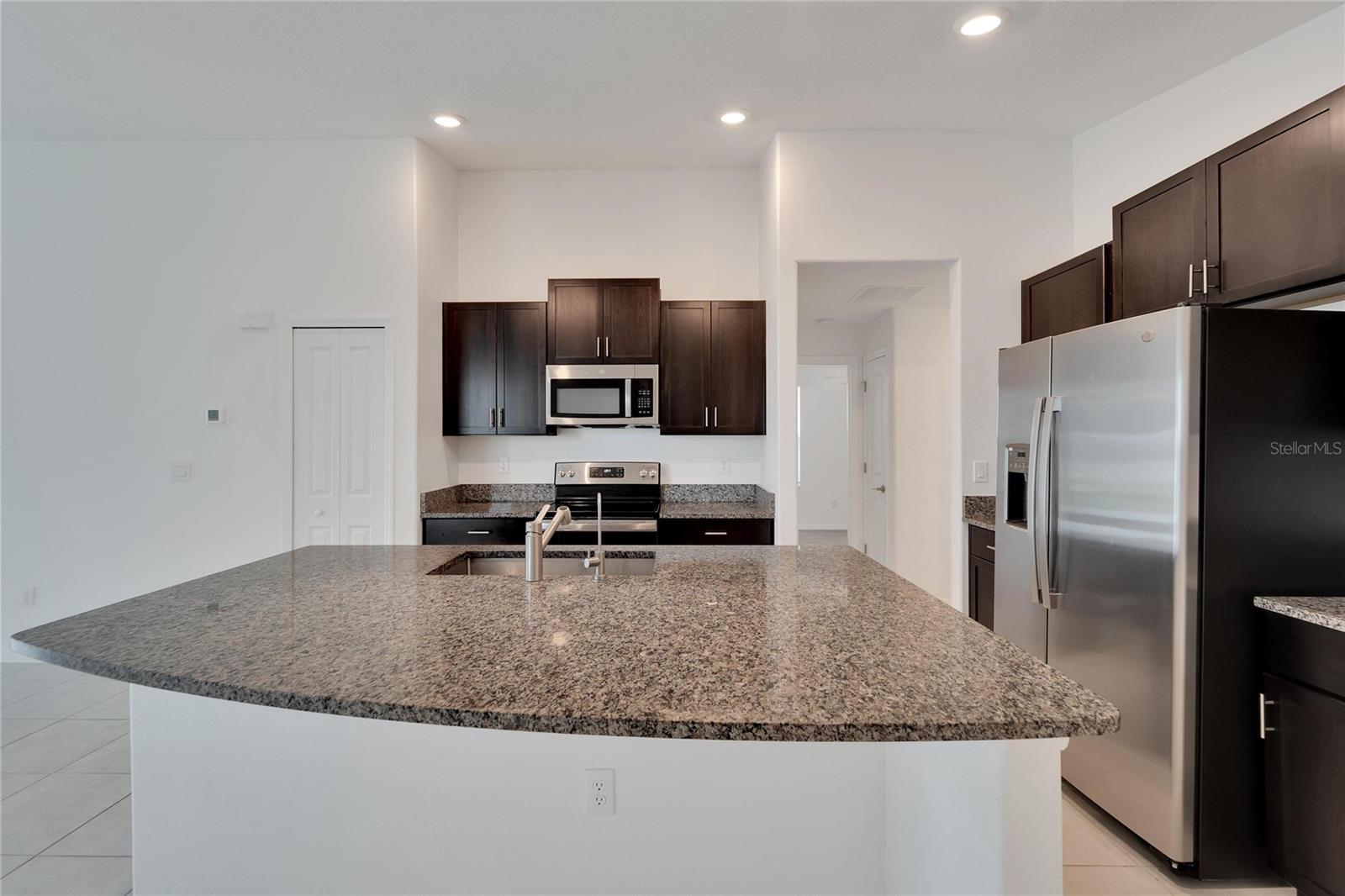 Listing photo id 4 for 3186 Oyster Cove Street