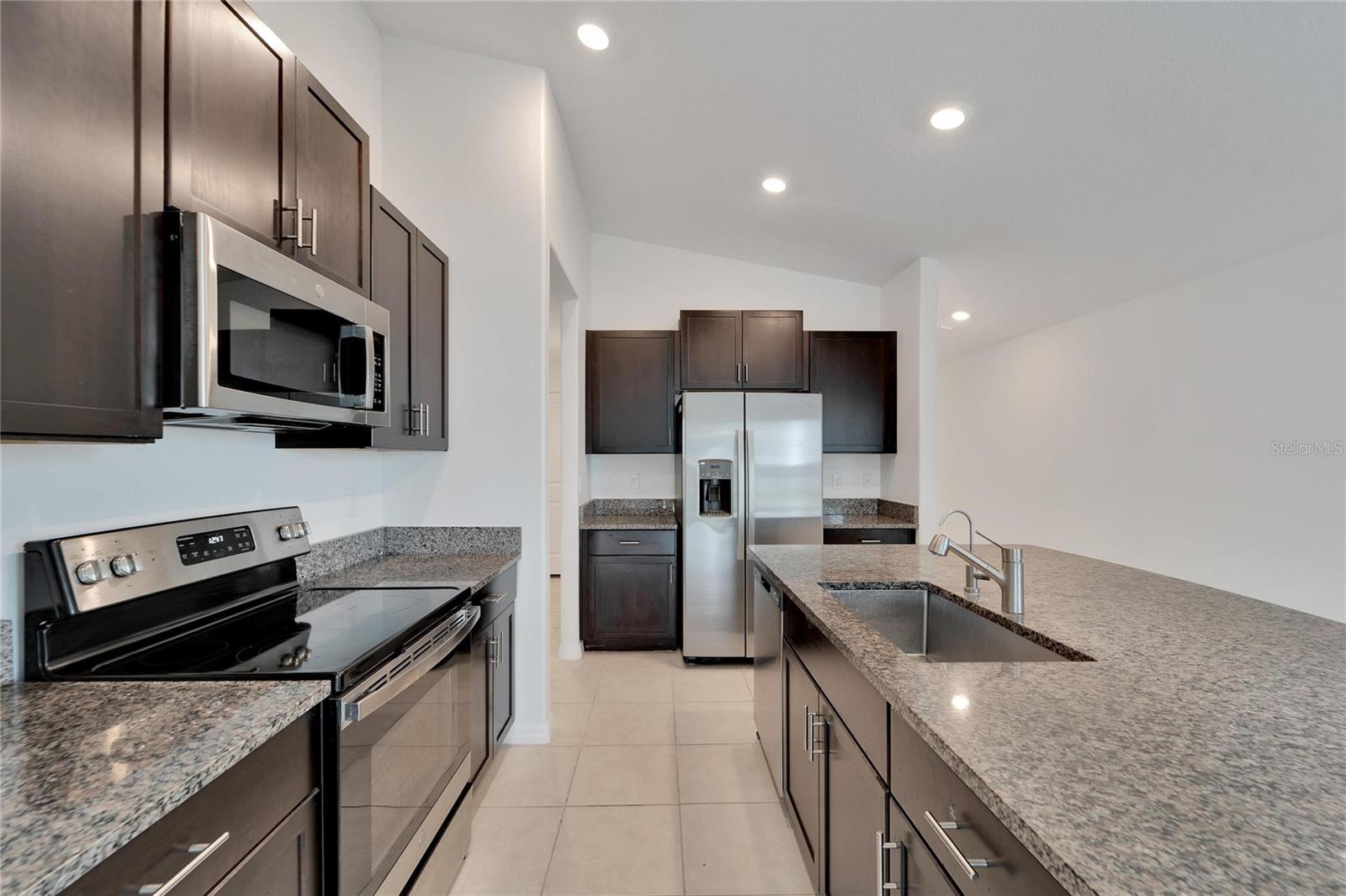Listing photo id 5 for 3186 Oyster Cove Street