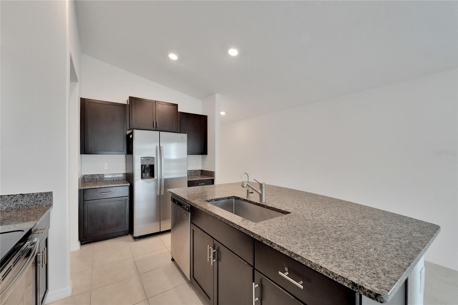 Listing photo id 6 for 3186 Oyster Cove Street