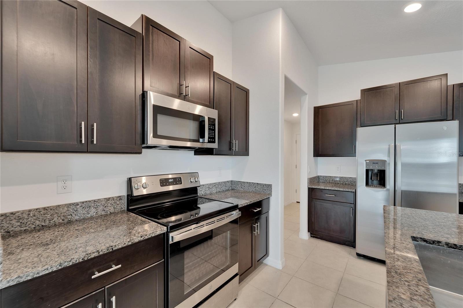 Listing photo id 7 for 3186 Oyster Cove Street